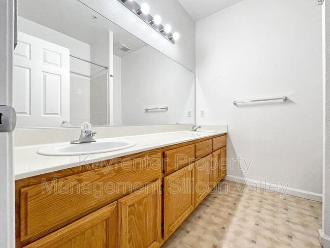 Building Photo - 603 Morning Star Dr