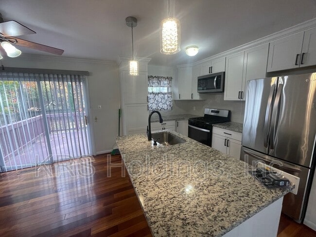 Building Photo - 5597 Shannon Ct