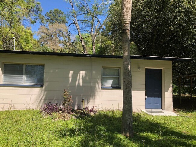 Building Photo - Great home in West Park off of Newberry Road.