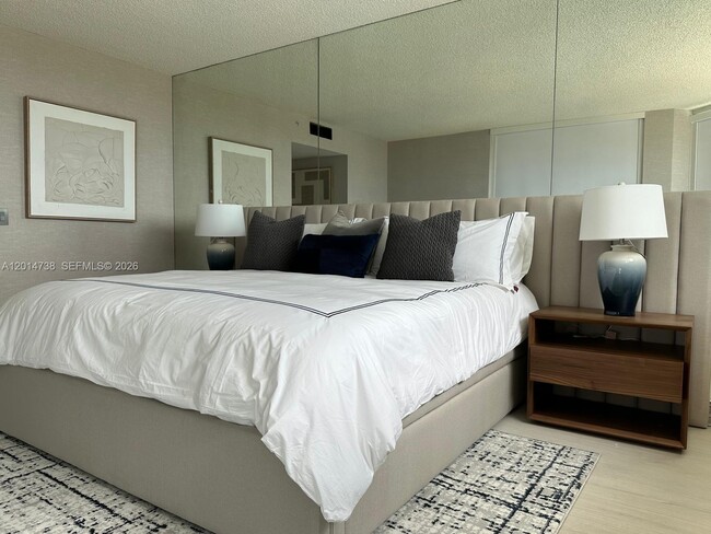 Building Photo - 16400 Collins Ave