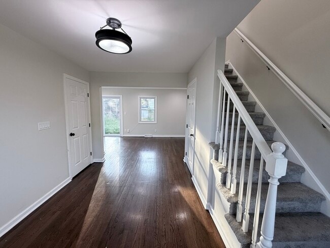Building Photo - 40 Eisenhower Dr