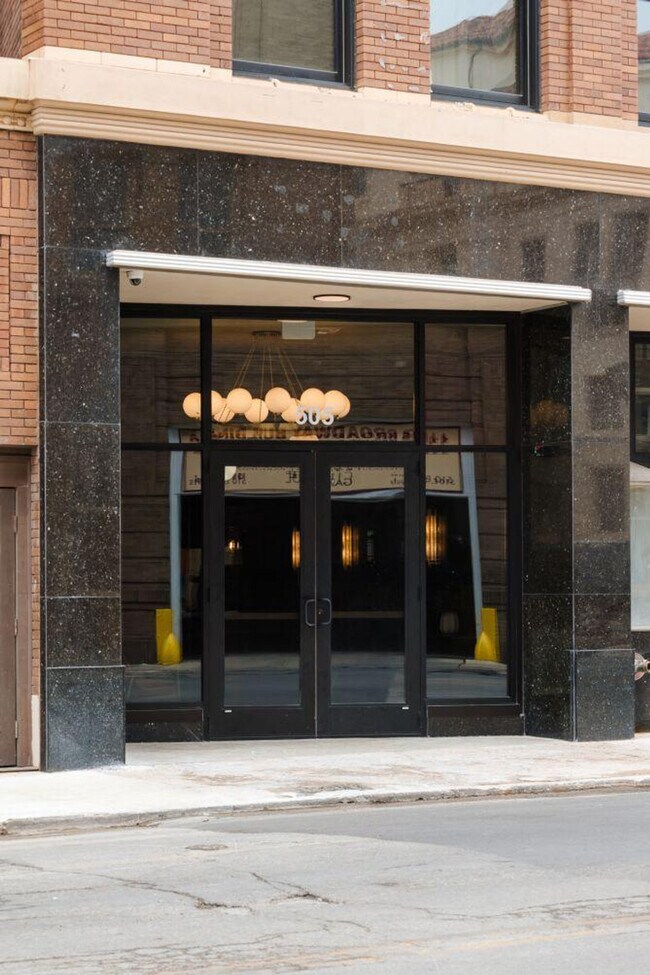 Building Photo - 505 E Travis St