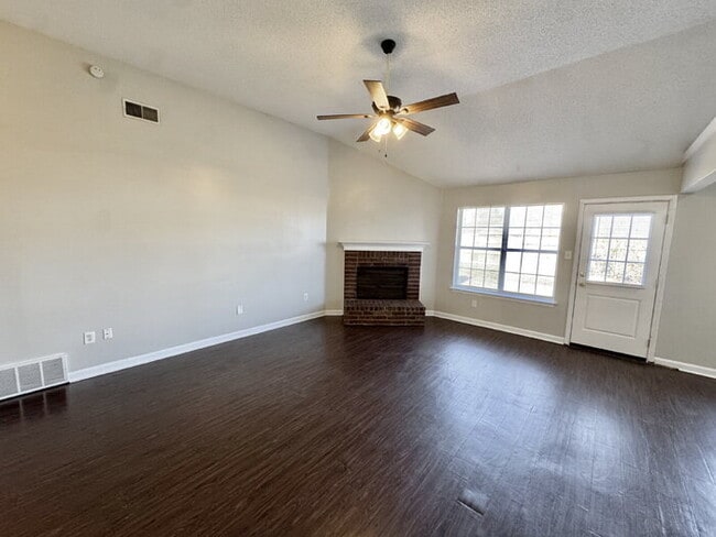 Building Photo - 6416 Valley Oak Dr