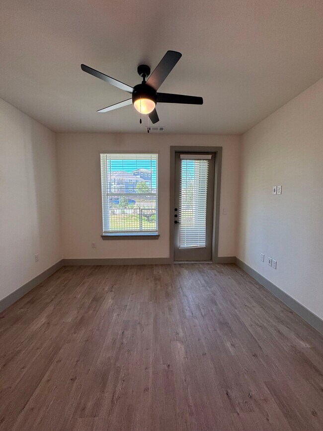 Building Photo - 5400 Haltom Rd