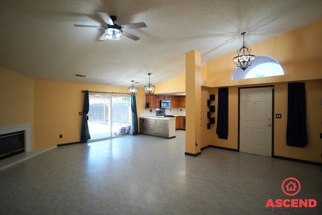 Building Photo - Gorgeous 4 Bedroom Home in Shafter!