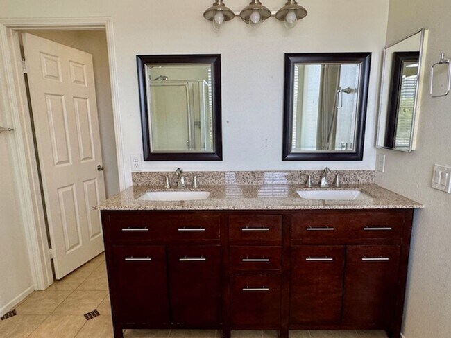 Building Photo - Remodeled 3 bedroom in Simi Valley