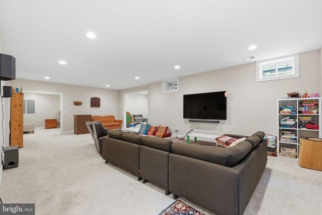 Building Photo - 2516 Villanova Dr