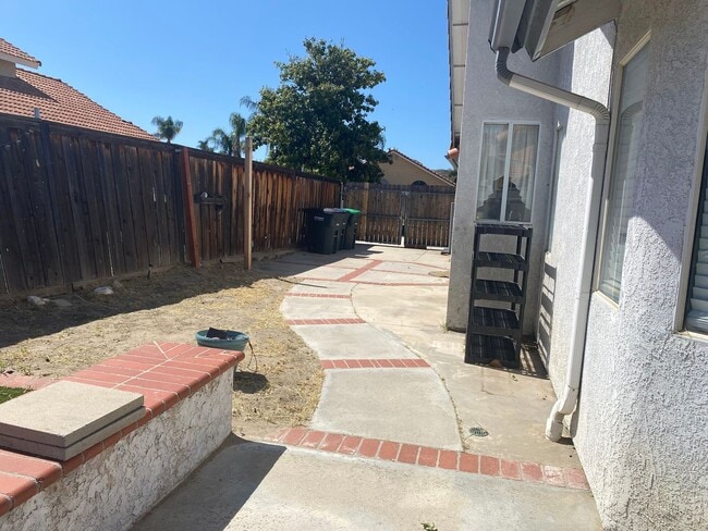 Building Photo - Single Family One-Story Home Available!!!