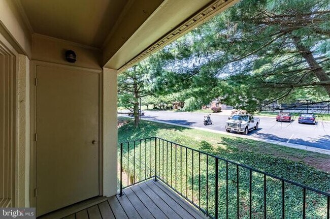 Building Photo - 5898 Surrey Hill Pl Unit H
