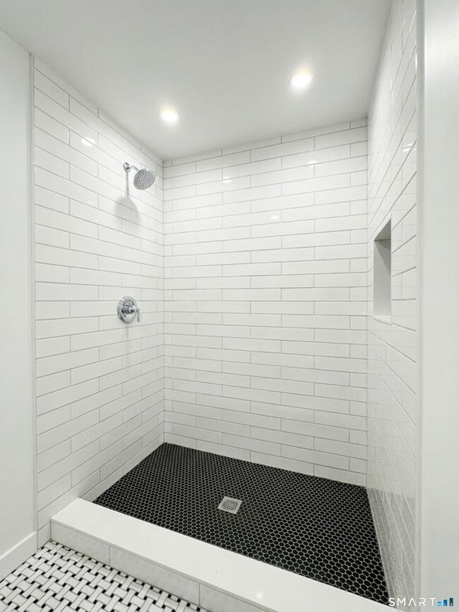 Building Photo - 7 Fairfield Ave