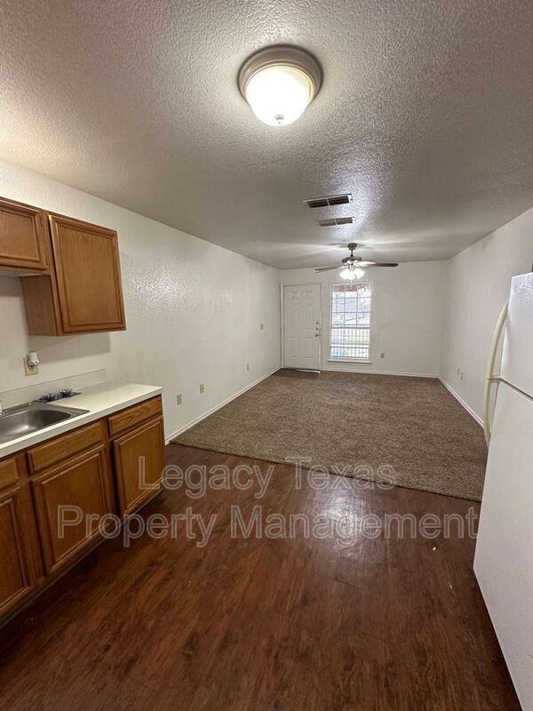 Building Photo - 1108 Williams Ave