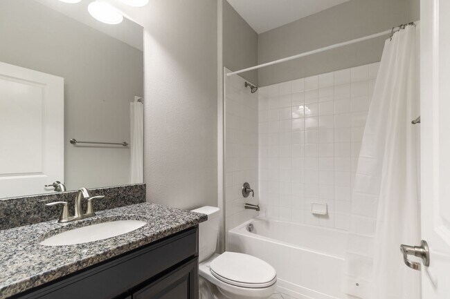 Building Photo - Spacious 4 bed, 3 Bath Terra Bella Home fo...