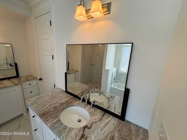 Building Photo - 304 San Sebastian Dr