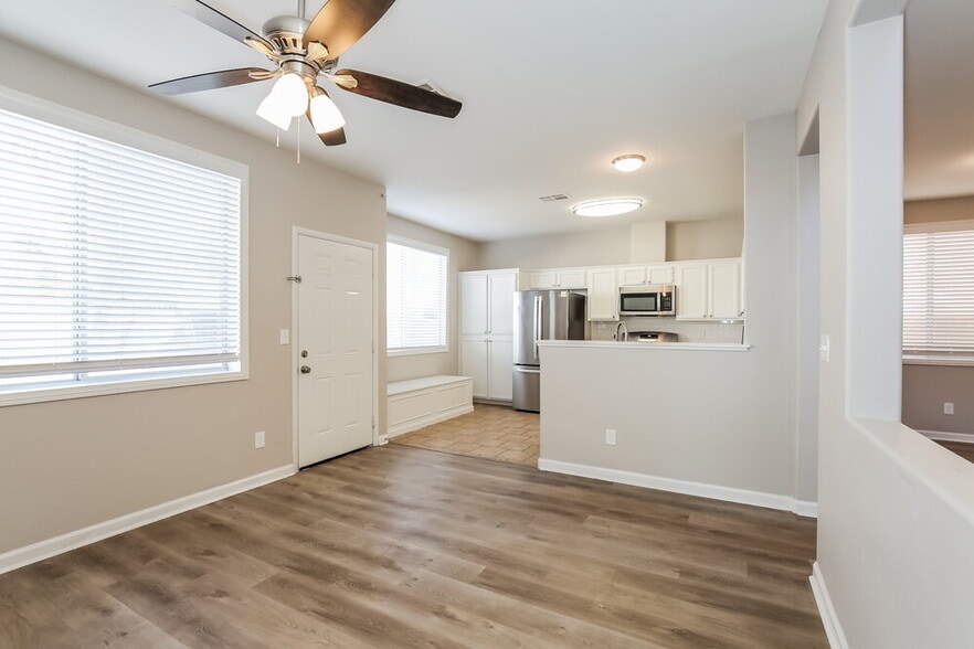 Building Photo - 2178 Polynesia Cir