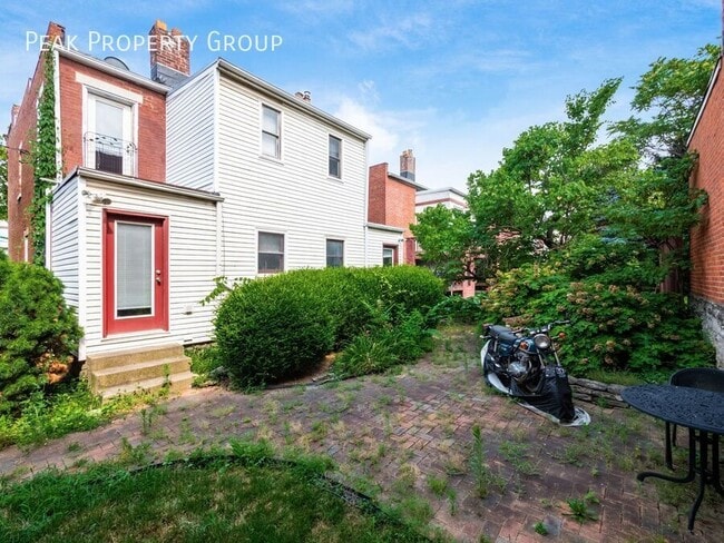 Building Photo - 1208 Indianola Ave