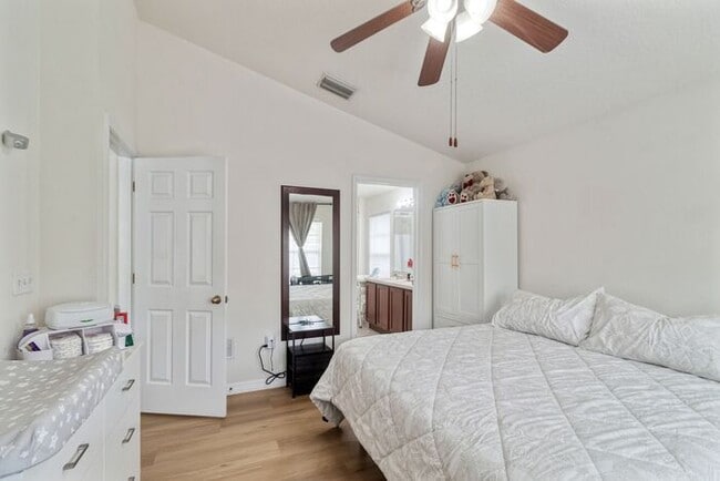Building Photo - Charming 2 Bedroom/2 Bathroom Wesley Chape...