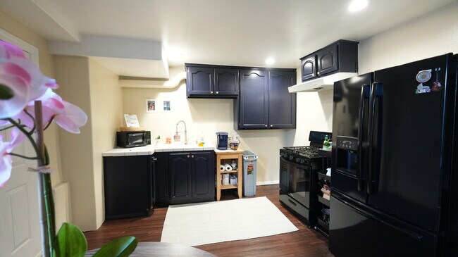 Building Photo - 4160 Barrett Rd