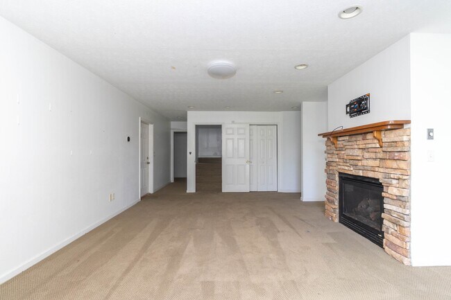 Building Photo - 2084 Allenridge Dr