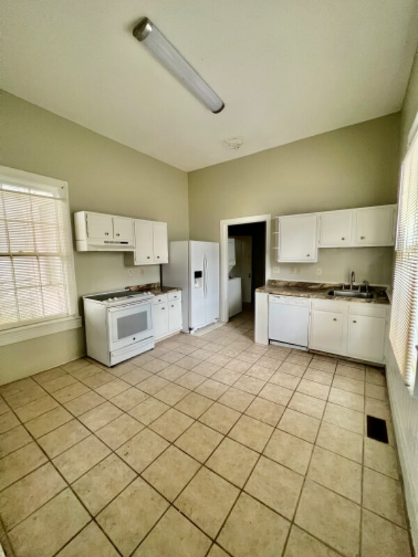 Building Photo - 316 W Duffy St