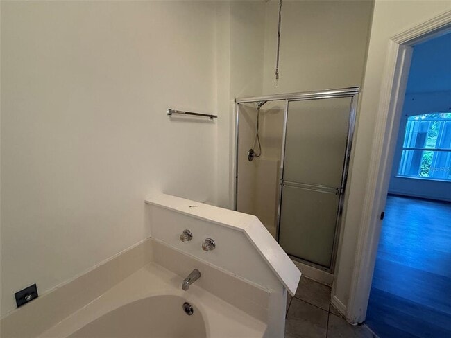 Building Photo - 607 Basingstoke Ct