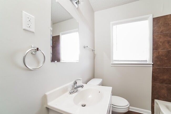 Building Photo - 3714 Bedford Ln