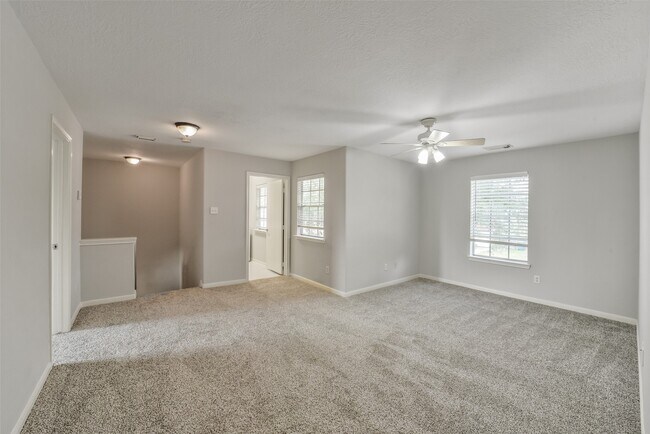 Building Photo - 3231 Stoneydale Ln