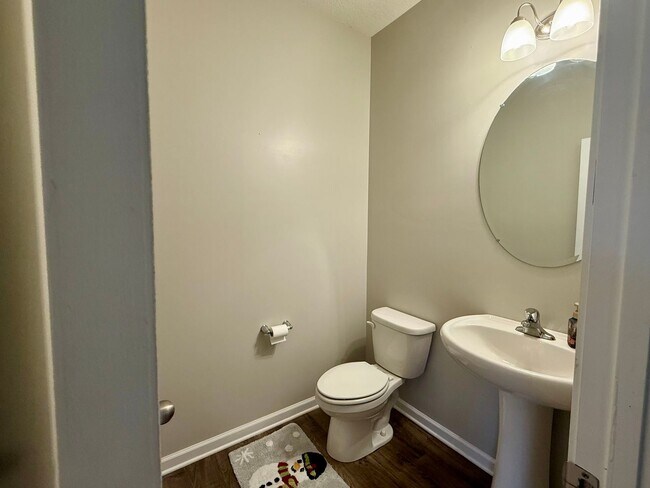 Building Photo - Beautiful 4 bedroom 2.5 bath home located in the Cliffs subdivision!