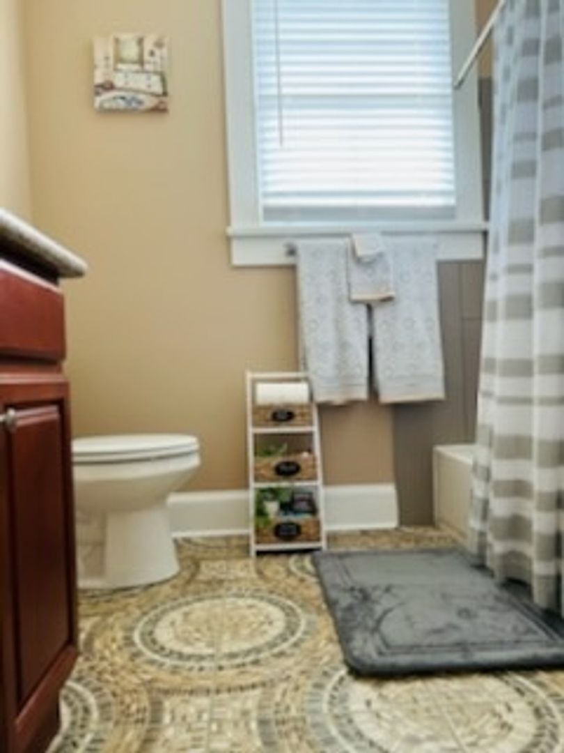 Building Photo - 3122 Dante St