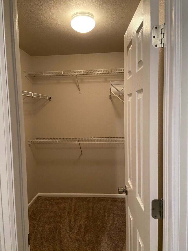 Building Photo - Newly Updated 3Bed/3Bath Townhome Near Ft Carson!