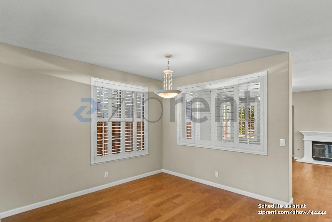 Building Photo - 856 Dederick Ct