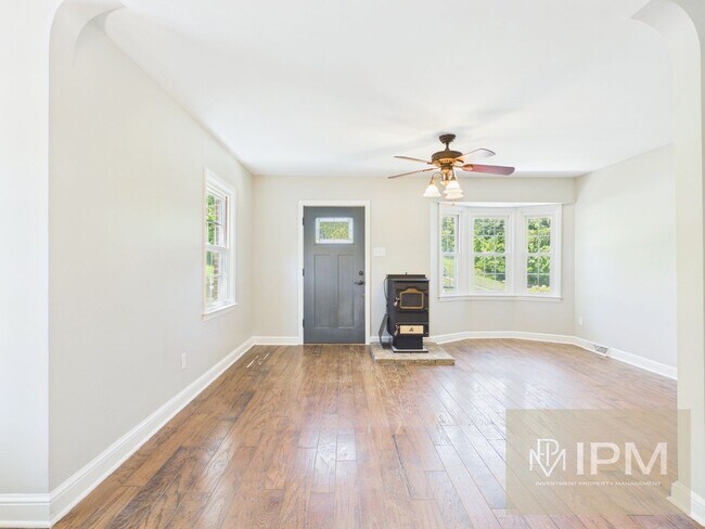 Building Photo - Country Comfort, Modern Living | 3 Bedroom, 1 Bath, Eastern York School District