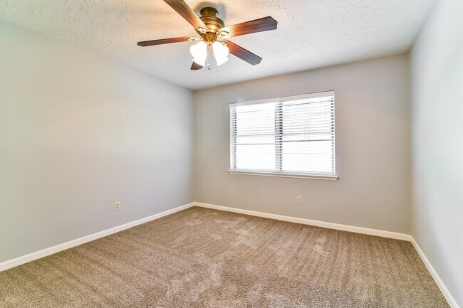 Building Photo - 11715 Parkriver Dr