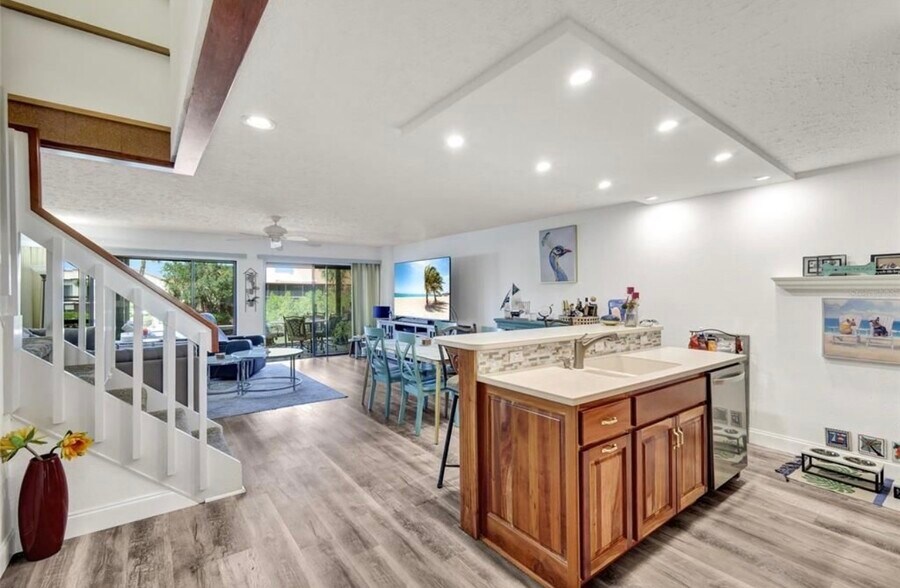 Building Photo - 25188 Marion Ave