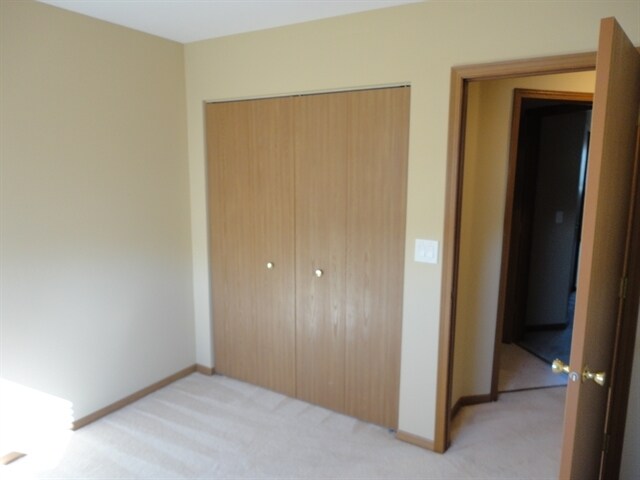 Building Photo - 5 Andover Ct