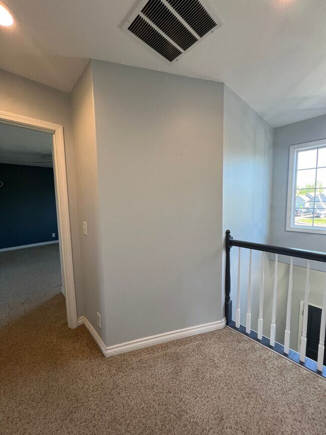 Building Photo - 1592 Kingston Way
