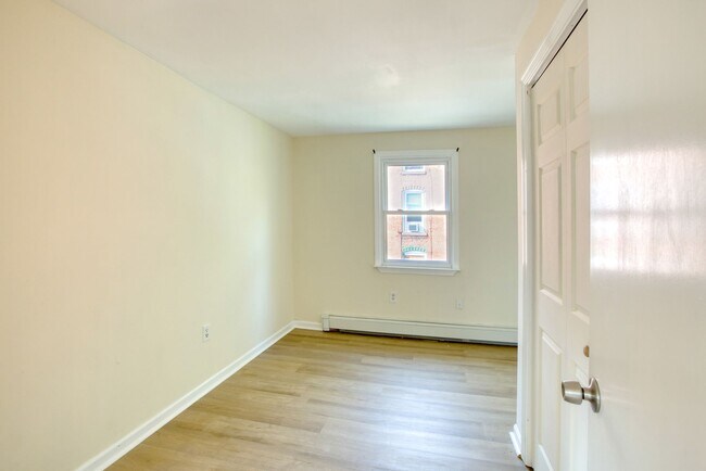 Building Photo - 12 Martin St