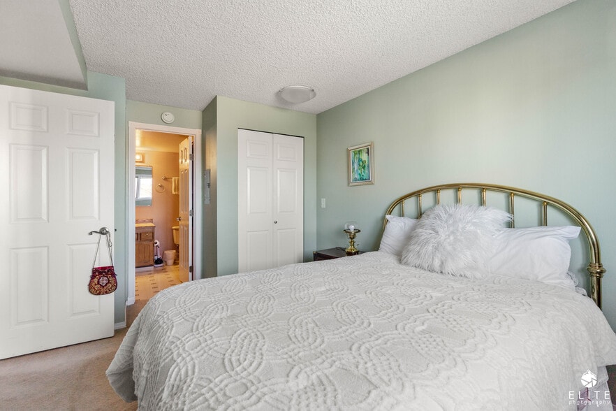 bedroom - 9645 Independence Dr