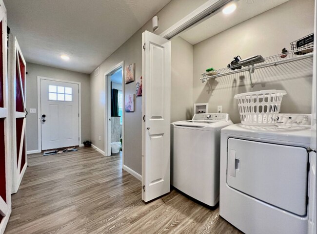 Building Photo - NEW Farmhouse Retreat Rustic decor and Cozy vibes!