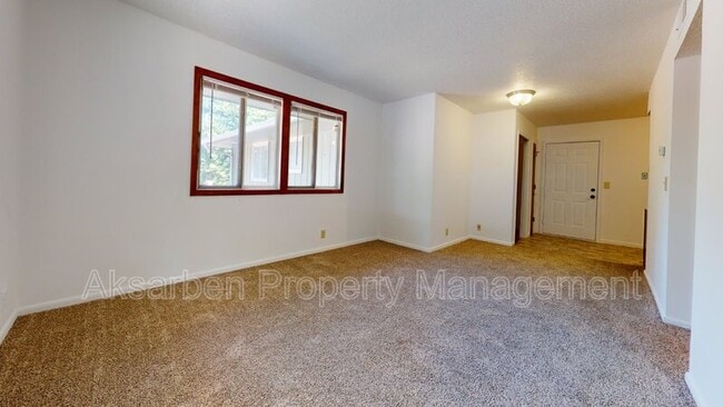 Building Photo - 311 E Spruce St