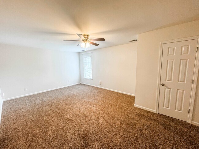 Building Photo - 705 Cotham Dr