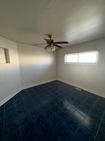 Building Photo - 9136 S Anthony Ave