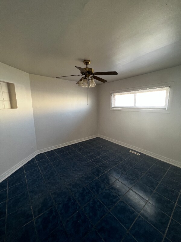 Building Photo - 9136 S Anthony Ave