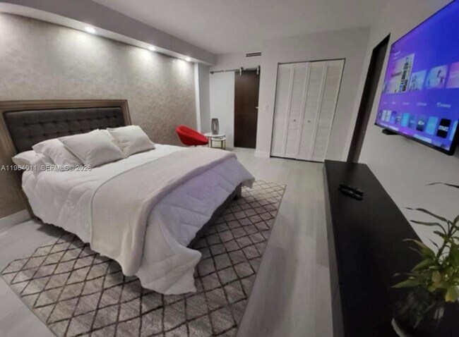 Building Photo - 20379 W Country Club Dr