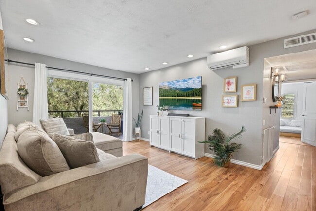 Building Photo - beautifully upgraded 2-bedroom, 1-bath condo in the highly desirable Bench Mark Villas Community