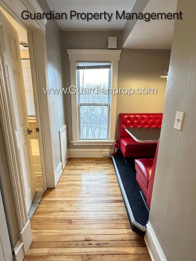 Building Photo - Kenwood Apartment, Private Entry, Parking, Pets Welcome, Video Walk Through