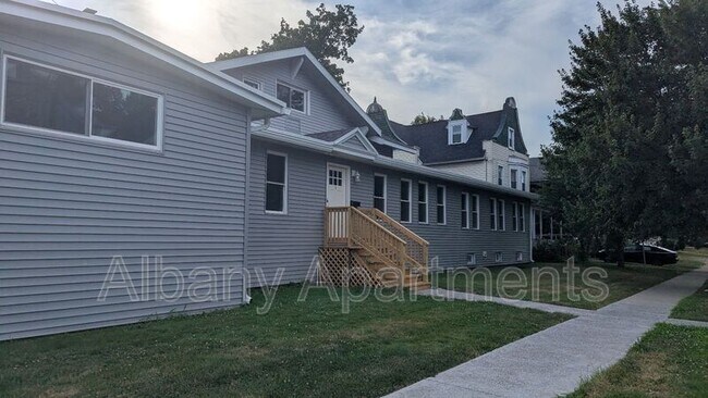 Building Photo - 4 Ten Eyck Ave