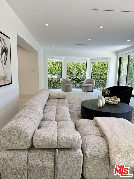 Building Photo - 201 S Bedford Dr