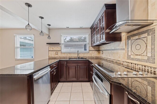 Building Photo - 6001 S Himes Ave