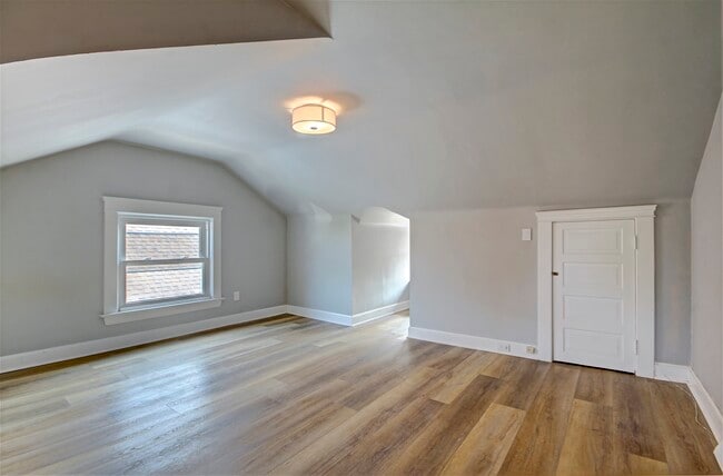 Building Photo - 1280 Warren Rd