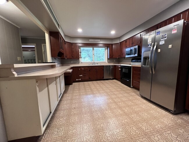 Building Photo - 3329 Collins Ferry Rd